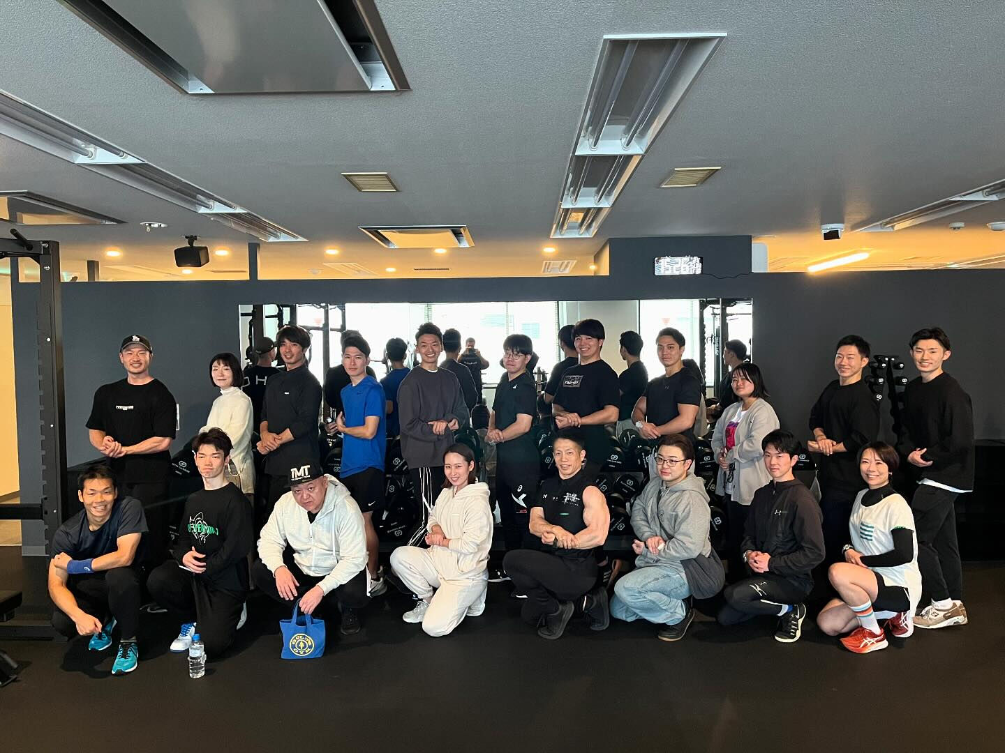 本日は、本厚木にあるBASE GYM24にて、バズーカ岡田こ
