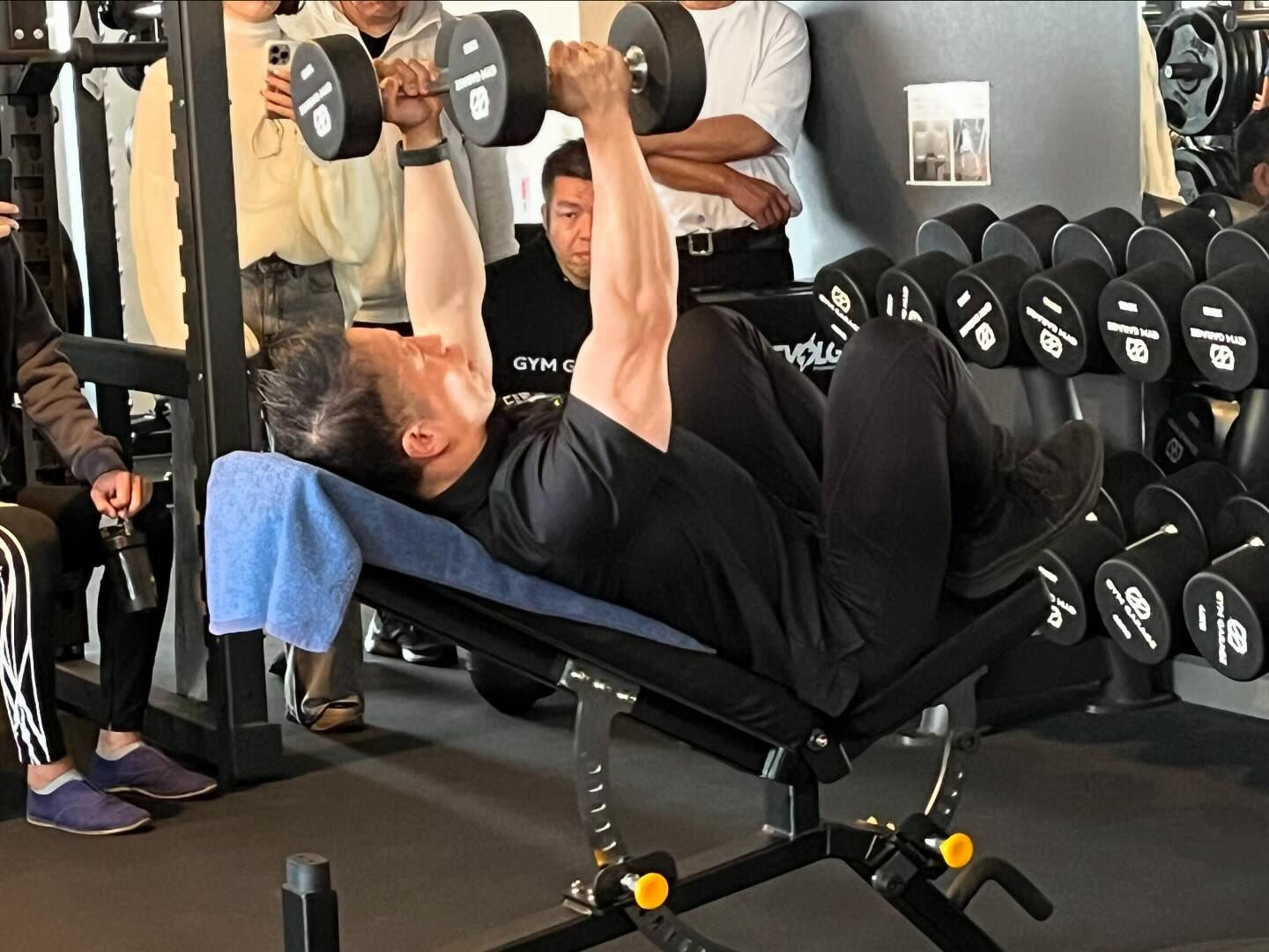 本日は、本厚木にあるBASE GYM24にて、バズーカ岡田こ