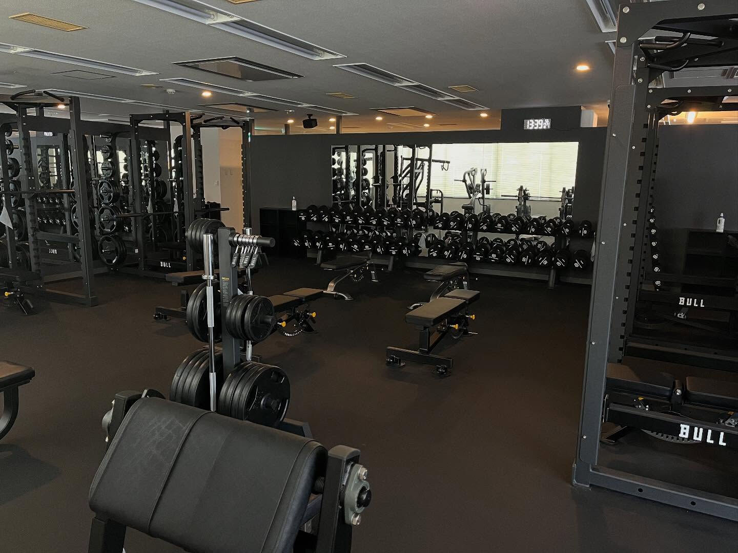 BASEGYM24は、ウェイトスタックマシンエリア、プレート
