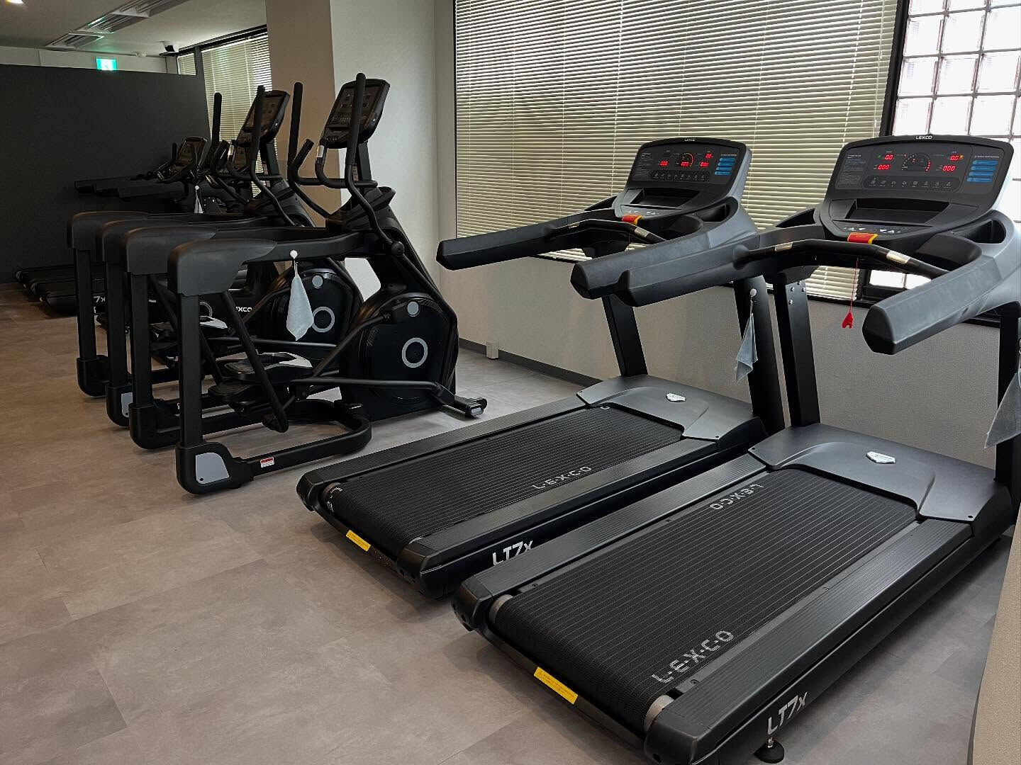 BASEGYM24は、ウェイトスタックマシンエリア、プレート