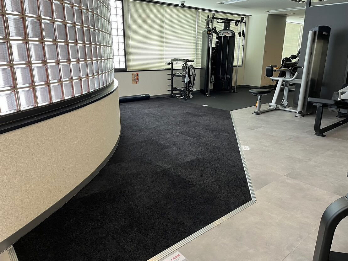 BASEGYM24は、ウェイトスタックマシンエリア、プレート